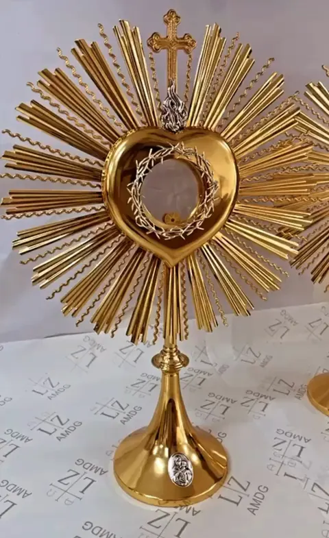 Ostensório com coração e coroa de espinhos